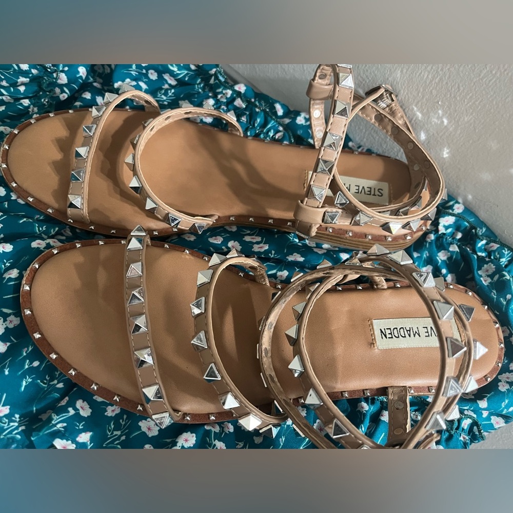 Rock stud flats